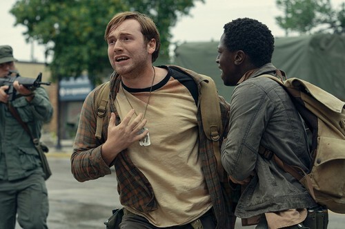 "A Stephen King le gustó mucho". El director de 'La larga marcha' explica por qué cambió el final original de la novela