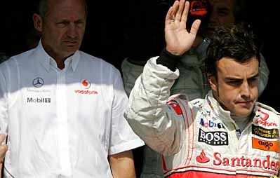 Dennis admite que no se habla con Alonso