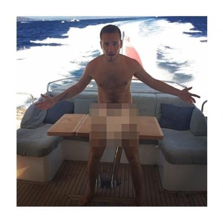 Hay selfies y luego vienen las de Liam Payne, que prefiere hacerlas ligerito de ropa