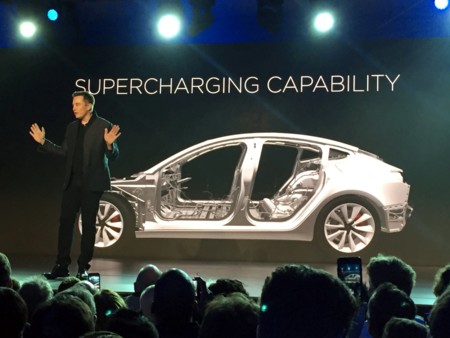 El poder de Twitter y Elon Musk: Un tuit suyo y Samsung pierde $580 mdd en acciones al instante