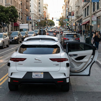 A tecnologia falhou? O motivo bizarro que fez a Waymo pagar humanos para algo muito específico 