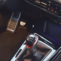 Si quieres un Volkswagen Golf GTI manual, corre: la tradicional caja tiene los días contados