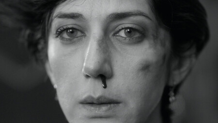 Dos Personas Intercambiando Saliva