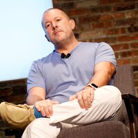Jony Ive está saqueando la plantilla de Apple desde OpenAI. Acaban de desvelar el dineral que cuesta frenar esta sangría