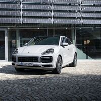 Porsche Cayenne E-Hybrid 2021 agrega una batería más grande e incrementa su autonomía en un 30%