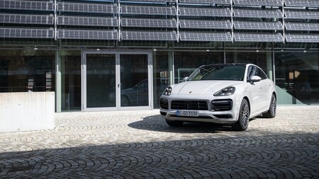 Porsche Cayenne E-Hybrid 2021 agrega una batería más grande e incrementa su autonomía en un 30%
