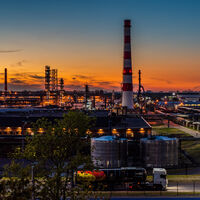 Petróleo russo continuou circulando apesar das sanções e jovem alemão transformou isso em negócio milionário 