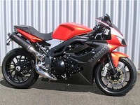 Triumph Speed Triple 1050 carenada por Six Monkeys