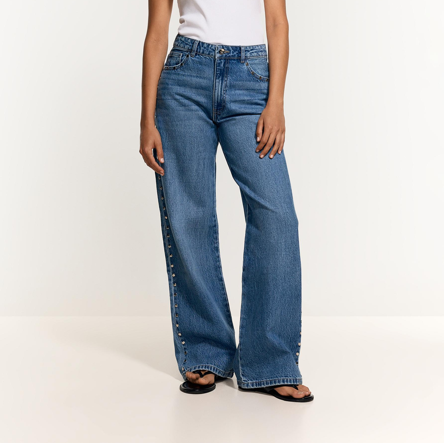 Jeans wide leg tachas