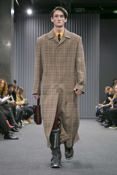 Los abrigos XL: la tendencia que París nos ofrece para el próximo invierno