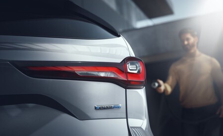 El nuevo Mazda CX-90 2024 se deja ver una vez más previo a su lanzamiento global