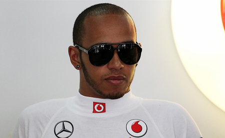 Lewis Hamilton comienza mandando con mano de hierro pero los rivales están al acecho