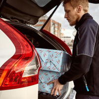 Olvídate de quedarte en casa esperando un paquete, Volvo quiere que lo recibas directo en tu cajuela