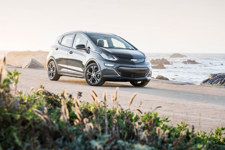 El Opel Ampera-e tiene un nuevo vídeo y el Chevrolet Bolt sus primeros concesionarios