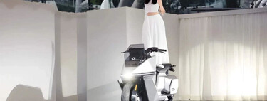 China acaba de lograr algo en lo que Yamaha y Honda llevaban años fracasando: una moto que se conduce sola. Y va a producción 