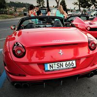 No es buena idea ir en deportivo si te acabas de sacar el carnet: Italia quiere que los noveles no cojan coches de más de 95 CV