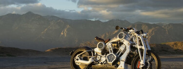 Brad Pitt tiene en su garaje la moto más bruta que vas a ver en tu vida. Tiene 200 CV, está hecha a mano y cuesta como un Porsche 911 