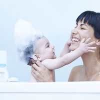 ¡Felices primeros días juntos! Aprende paso a paso cómo bañar a tu bebé