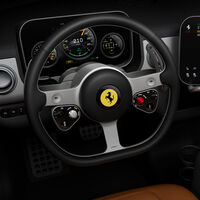Así es el Ferrari Luce: el primer auto eléctrico de Ferrari tiene un interior clásico y es obra de un exdiseñador de Apple