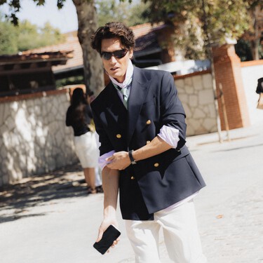 Los hombres con más estilo de la semana de la moda de Madrid le sacan provecho al verano con los zapatos destalonados más cómodos y elegantes para llevar a la oficina