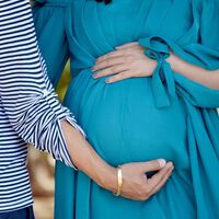 Por primera vez, una pareja de mujeres de Mallorca comparten el embarazo de su embrión 