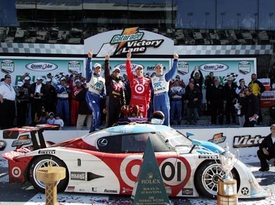 Montoya vuelve a vencer en las 24 horas de Daytona