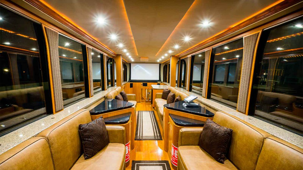 Encimeras de 87.000 euros y una puerta de ducha más cara que un coche: la autocaravana de Will Smith es pura obscenidad