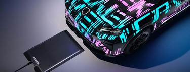 Adiós a instalar puntos de carga en casa: el nuevo Porsche Cayenne será el primer coche eléctrico con carga inductiva, como los móviles o tu cepillo de dientes