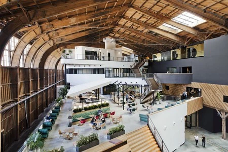 Las nuevas oficinas de Google en California se sitúan en un hangar completamente restaurado