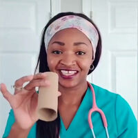 ¿Cómo sé si el tamaño de un juguete es seguro para el bebé? Con el truco viral de una pediatra