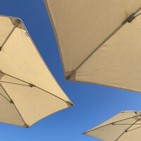 El outlet de Leroy Merlin prepara nuestra terraza para primavera con este parasol a casi mitad de precio  