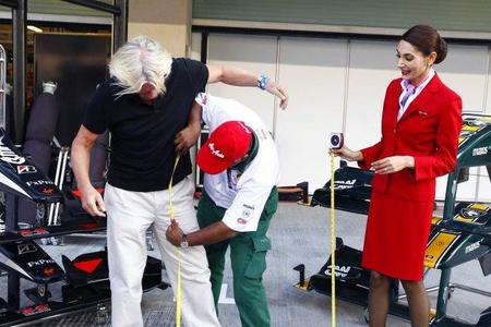Sir Richard Branson se vestirá de azafata de Air Asia