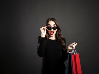 El negro es tendencia en el móvil: éstas son las apps más populares que ya han adoptado el modo oscuro