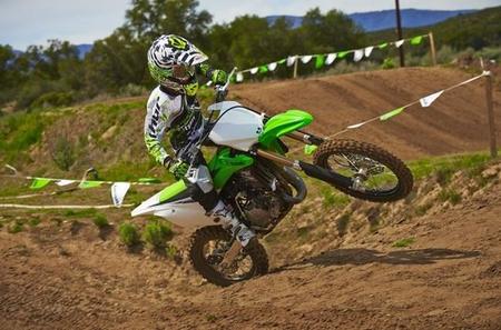 Nace la Kawasaki KX Challenge para ayudar a jóvenes pilotos