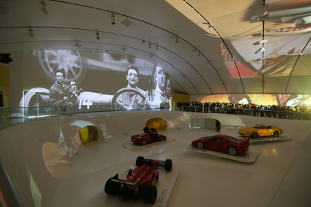 Reabre el Museo Enzo Ferrari en Módena tras su remodelación