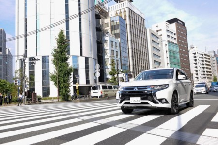 La nueva versión del Mitsubishi Outlander PHEV está triunfando en Japón