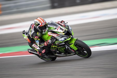 Jonathan Rea arrasa en Imola para negar el récord de victorias consecutivas a Álvaro Bautista
