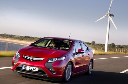 Opel Ampera rojo
