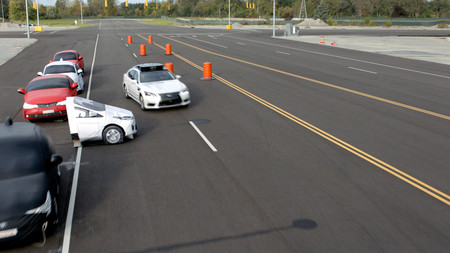 La tecnología autónoma de Toyota quiere que tú sigas a cargo de la conducción