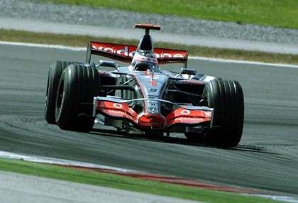 Alonso marca el mejor tiempo de la jornada en Monza
