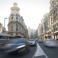 Madrid pone en marcha dos nuevos radares que identifican a los vehículos más contaminantes