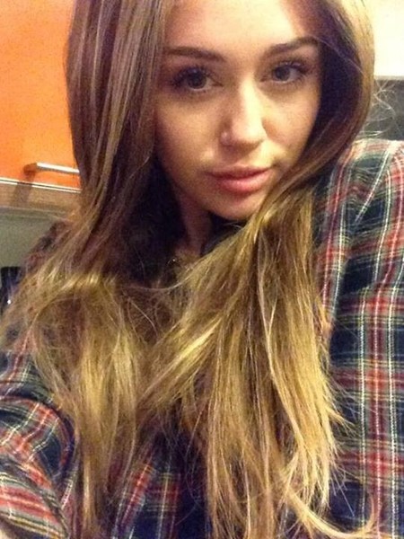Miley Cyrus vuelve al pelo largo... aunque sólo sea por Halloween