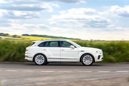 Bentayga Hybrid Ghost White 7