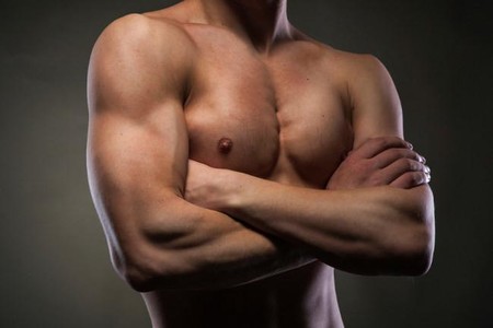 Cinco originales ejercicios para desarrollar tus brazos