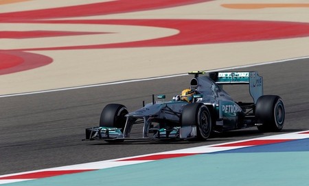 Lewis Hamilton penalizado con cinco posiciones en parrilla