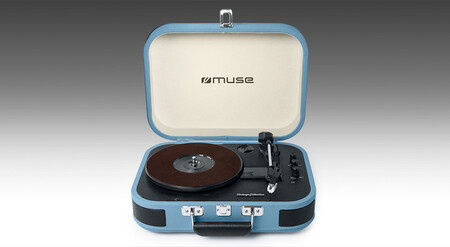 Muse MT-201: este tocadiscos con aspecto retro, permite además realizar streaming de audio y convertir a formato MP3