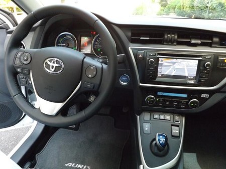 Toyota Auris Touring Sport Hibrido, puesto de conducción