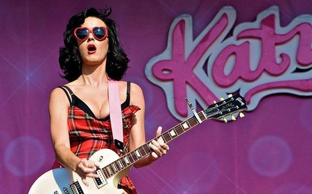 Lilly Allen se casa y a Katy Perry se le olvida que ya lo hizo... cómo está el mundo