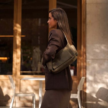 Parecen unos mocasines pero son las nuevas New Balance estilo loafer más buscadas por las chicas elegantes 