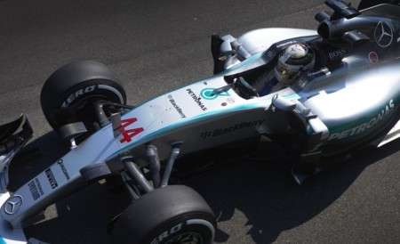 Mercedes estrena un motor evolucionado en Monza